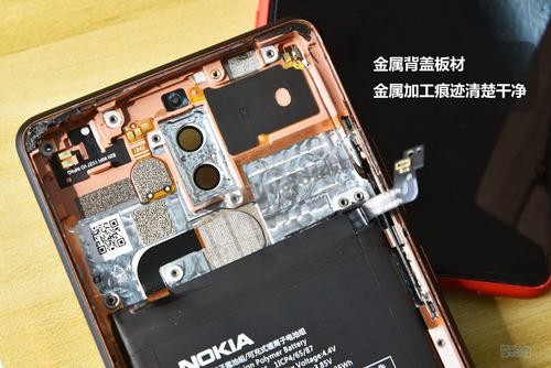 Nokia 7 Plus拆解:单独一块显示屏,纤薄而脆弱