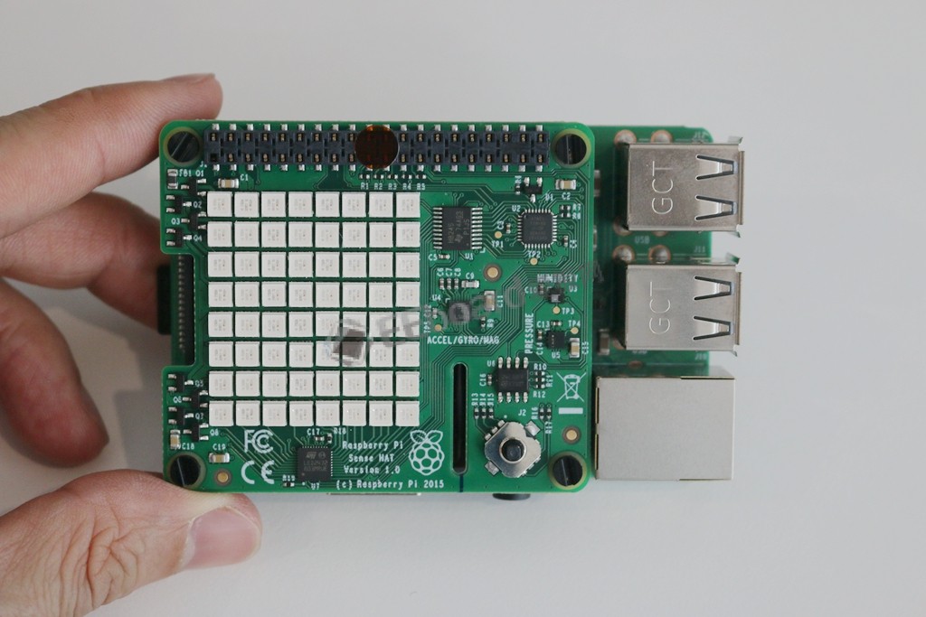 树莓派4也能玩的Sense HAT，真是一个不错的多传感器扩展板
